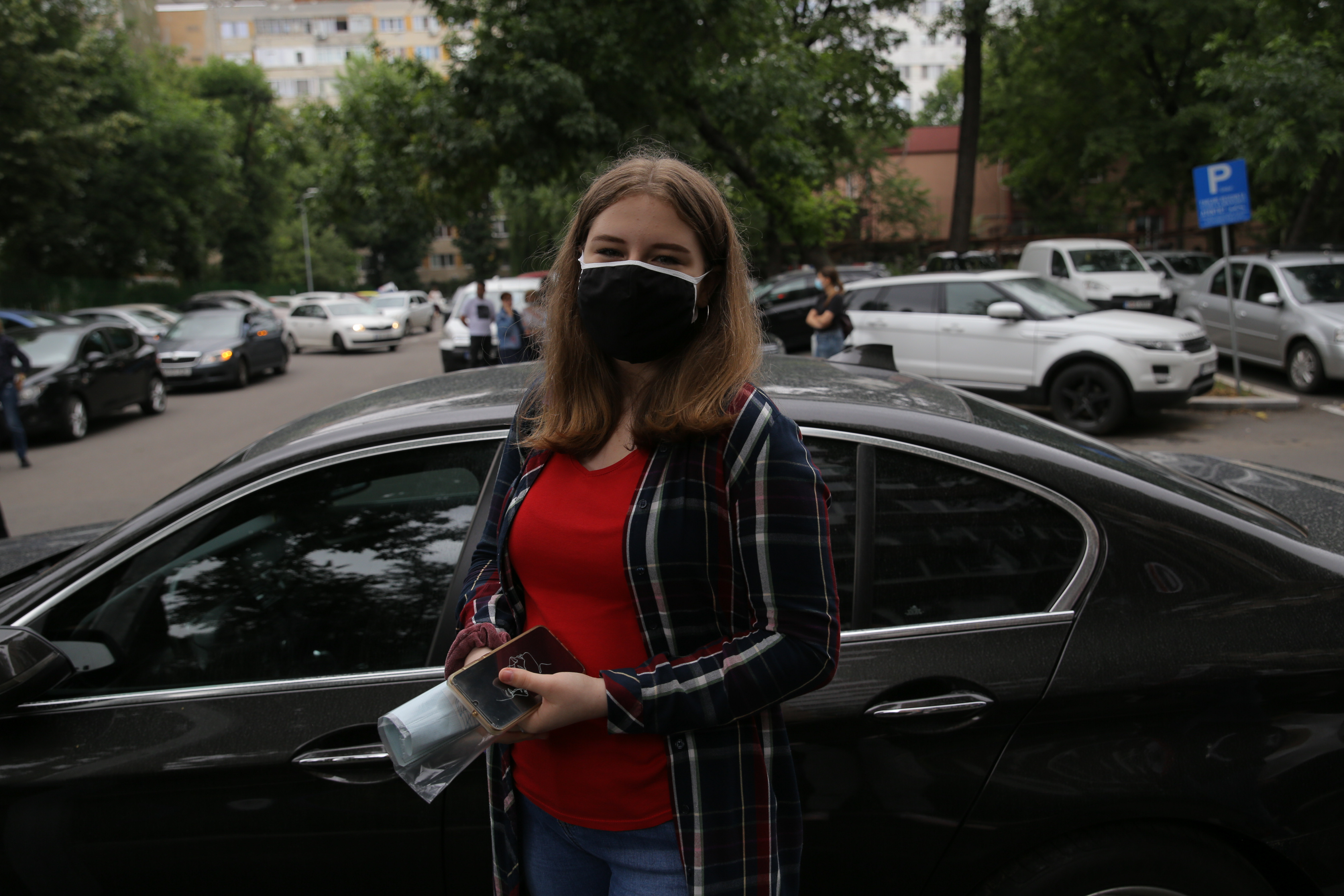 Evaluarea Națională | „Singurul lucru bun la pandemie a fost că ne-a dat mai mult timp să învățăm”. Emoții și tunele de dezinfectare la intrarea la examen
