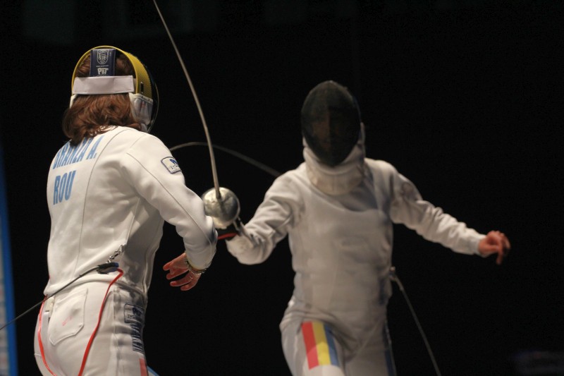 Simona Pop și Tibi Dolniceanu sunt campionii României la spadă, respectiv la sabie / FOTO