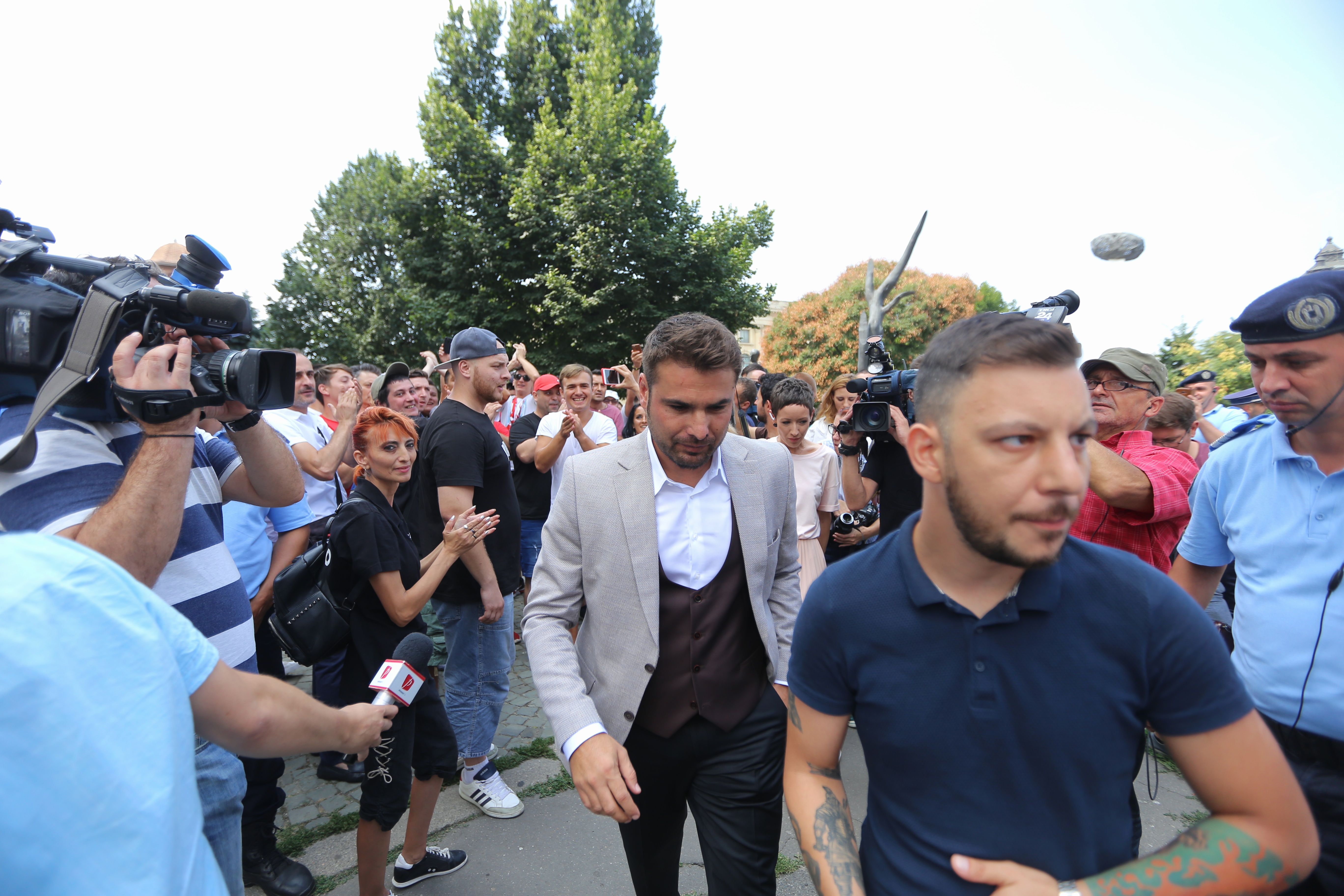 Ce s-a decis cu viitorul stadionului Dinamo. Întâlnire Adi Mutu+Monica Iagăr+Ionuț Negoiță cu ministrul Carmen Dan. Nicolae Badea n-a mai ajuns | FOTO