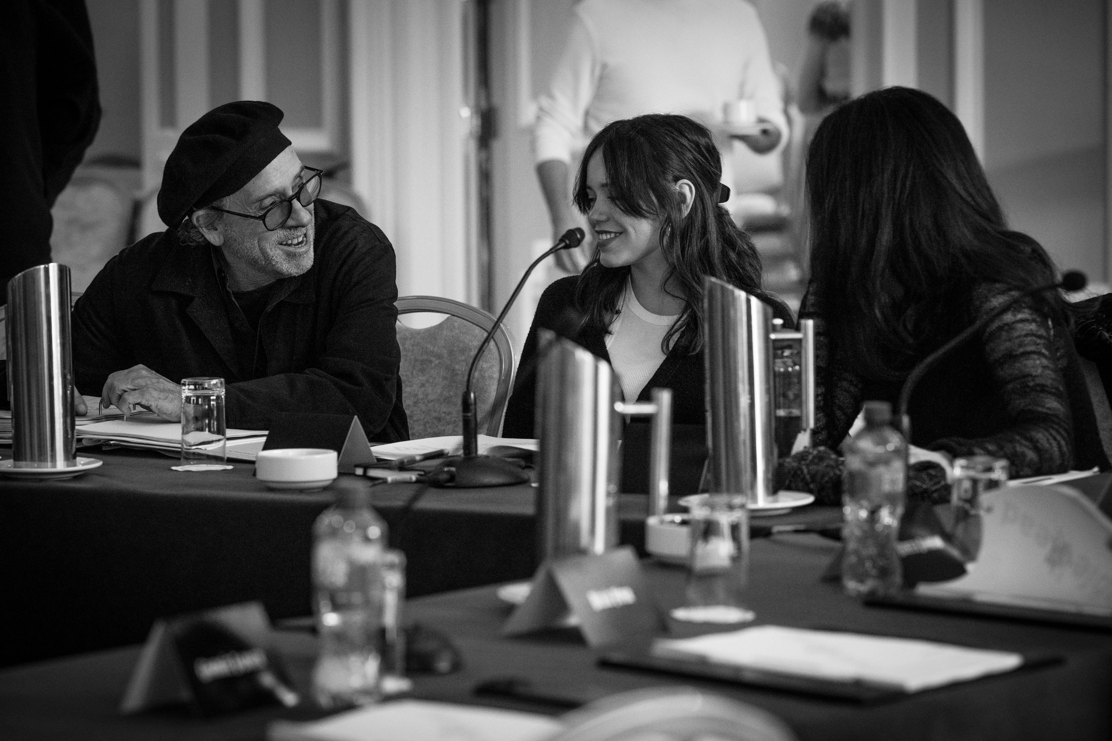 Tim Burton, despre schimbările din sezonul 2 al serialului Wednesday. Cum a fost să filmeze în Irlanda, după ce a renunțat la România
