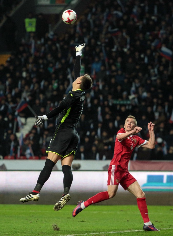 Rusia - România 1-0. Ce păcăleală! Christoph Daum a jucat la egal, dar a pierdut în ultima secundă. Din ofsaid! | LIVEBLOG