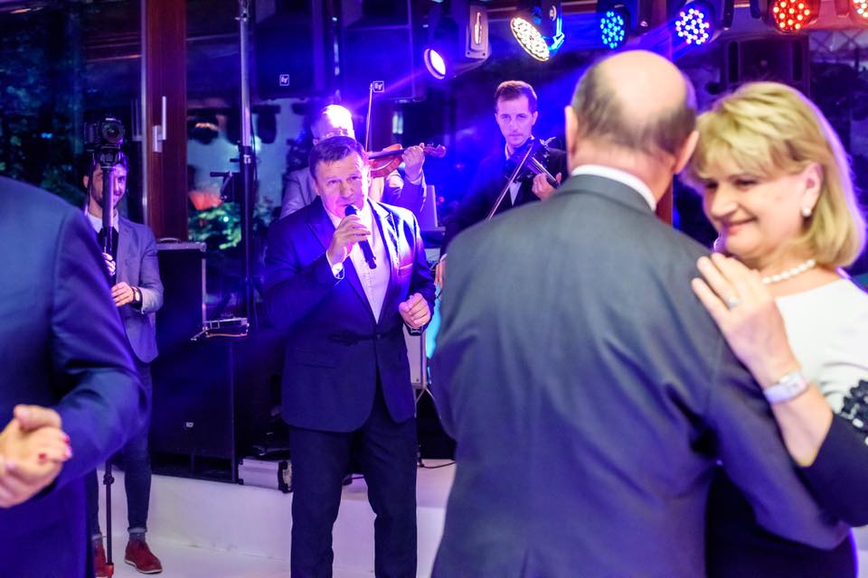 Tot ce nu s-a văzut la botezul nepoatei lui Traian Băsescu. Imagini în premieră de la creștinarea Anastasiei | FOTO