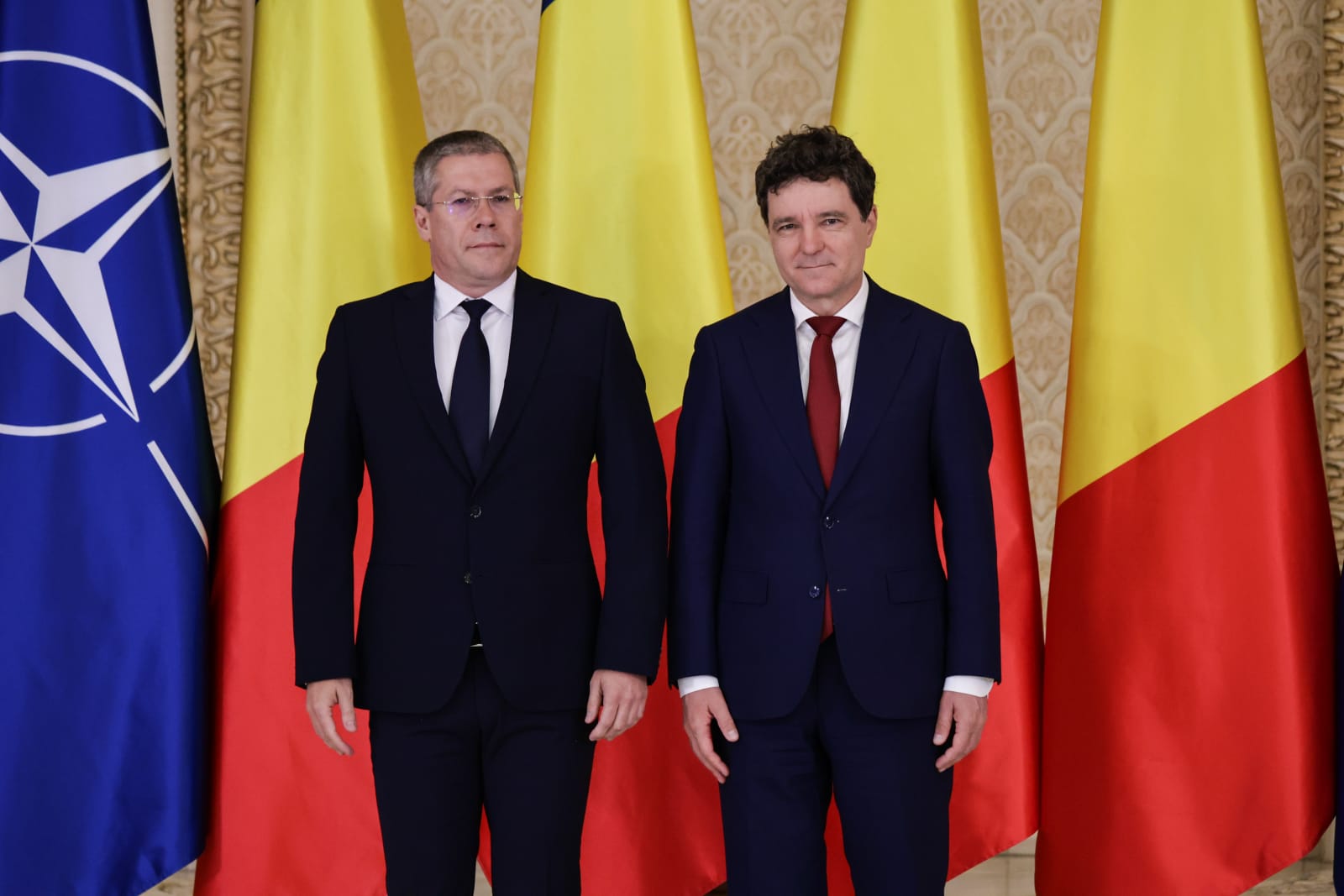 Trei noi judecători la CCR. Dacian Dragoş, Csaba Asztalos şi Mihai Busuioc au depus jurământul la Cotroceni. Cine sunt cei 9 judecători ai Curții
