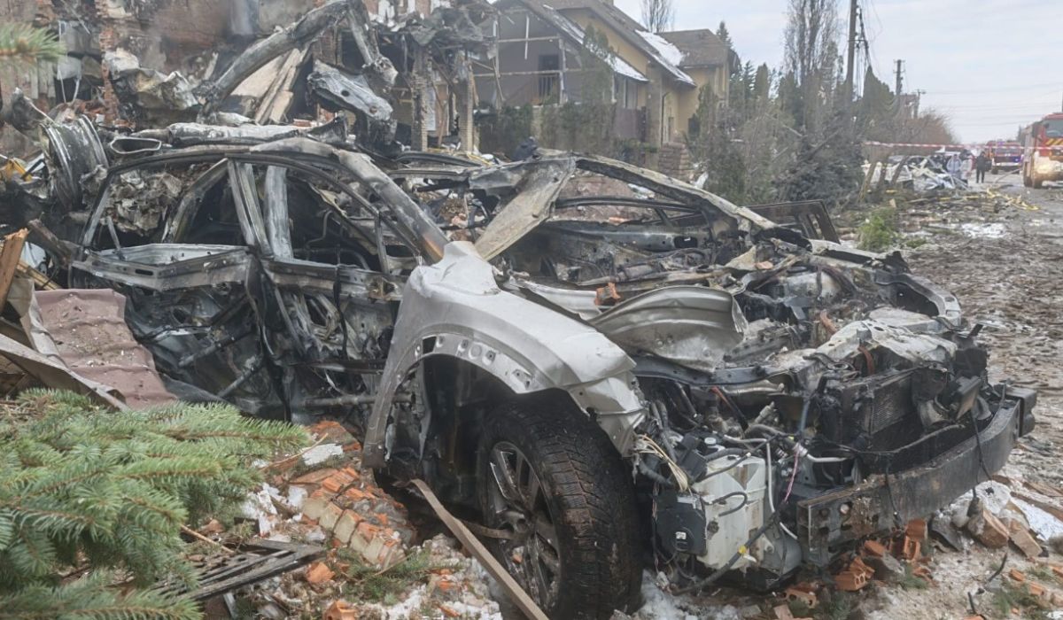 Jurnaliștii TVR au documentat distrugerile suferite în Borșceahivka, după atacul rusesc: Case, reţele electrice, oameni rămași în beznă şi ger