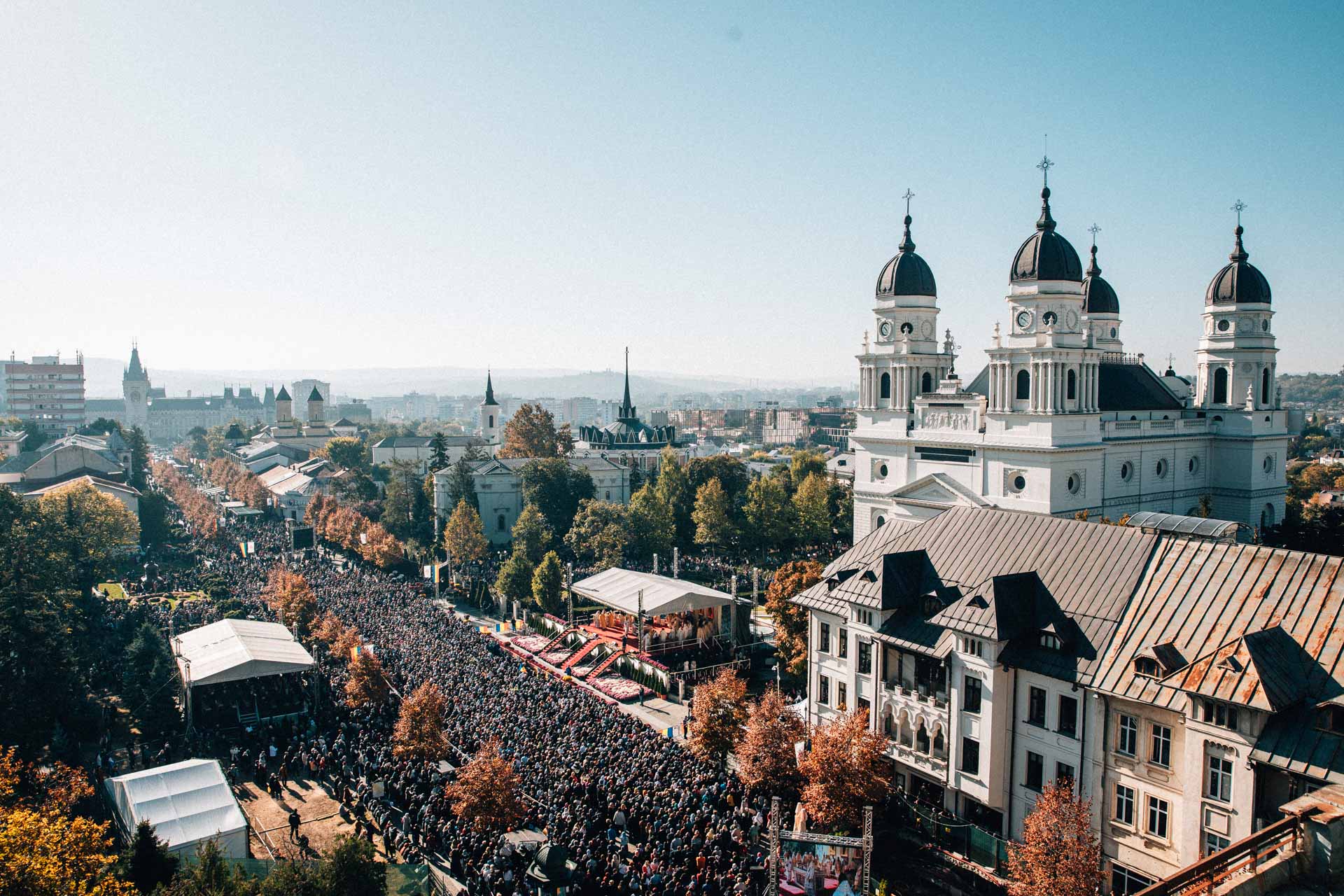 Olimpic internațional, evacuat din casă acum doi ani, premiat de Mitropolitul Moldovei. Cine sunt oamenii care au primit distincții de Sfânta Parascheva