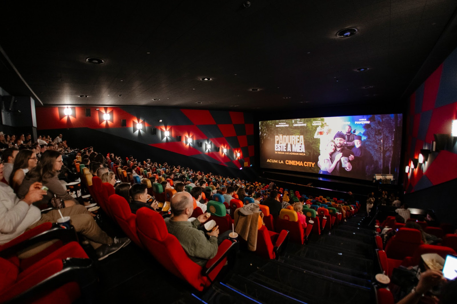 Filmul românesc pe care Jador l-a văzut înainte să ajungă oficial în cinematografe. Cătălin Zmărăndescu joacă în el