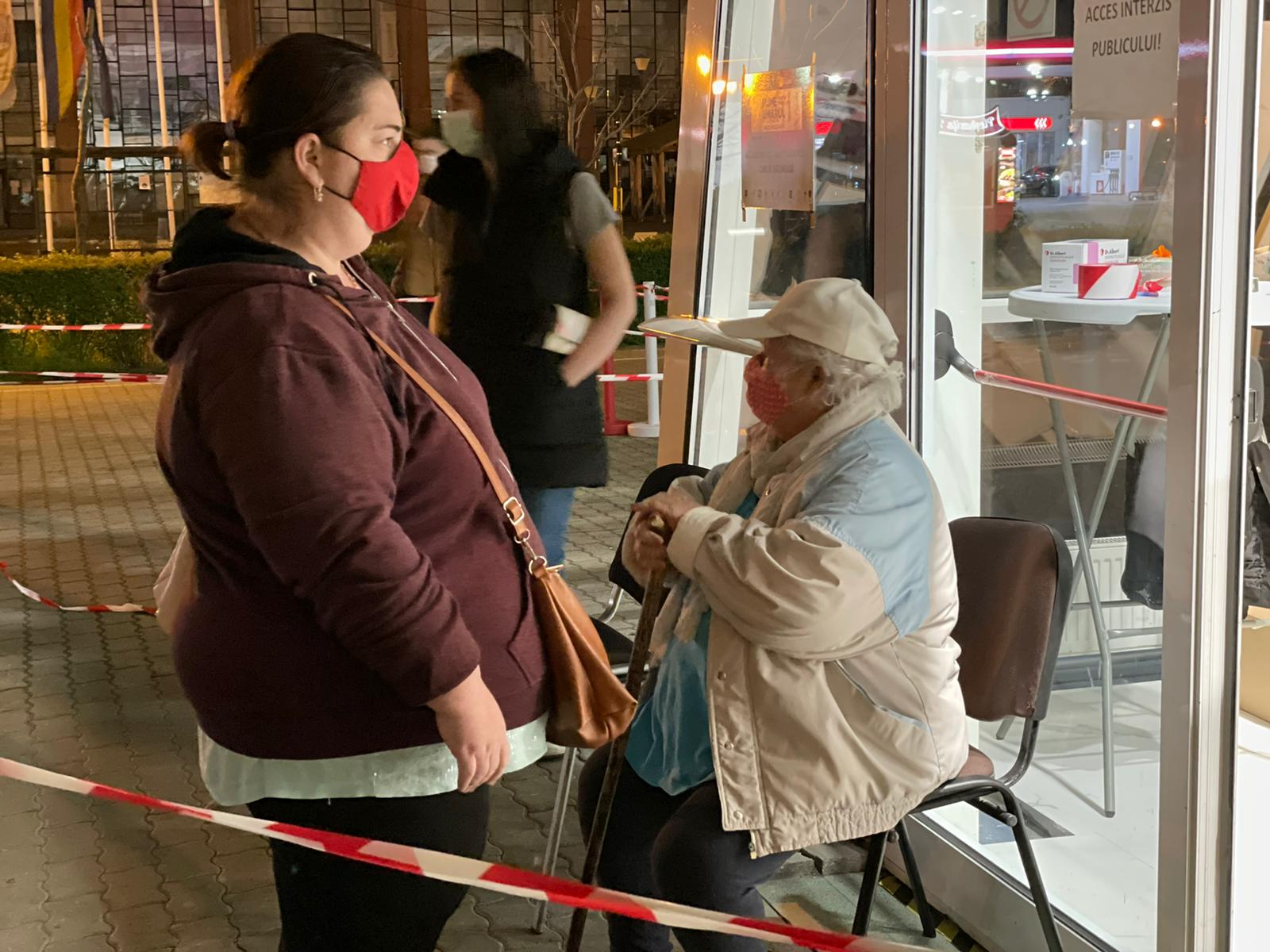 REPORTAJ. La vaccinare, în timpul nopții. „Am încercat să mă programez și nu mai erau locuri, e mai ușor cu maratonul”