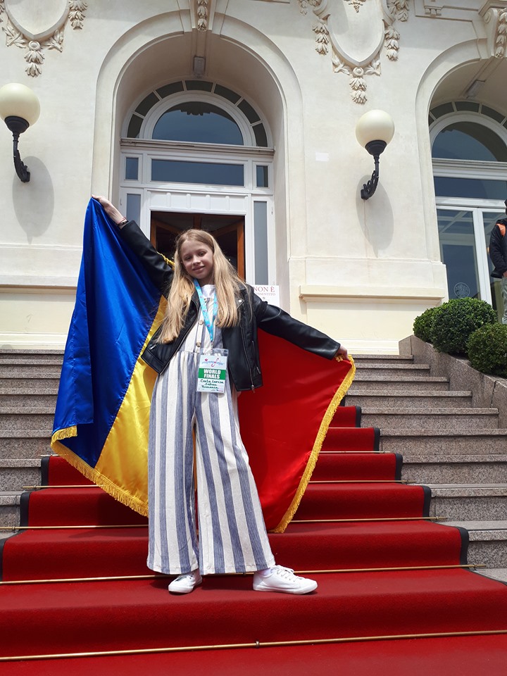 O fetiță din România, premiată la Festivalul San Remo Junior. A impresionat cu o melodie din repertoriul lui Charles Aznavour | FOTO & VIDEO