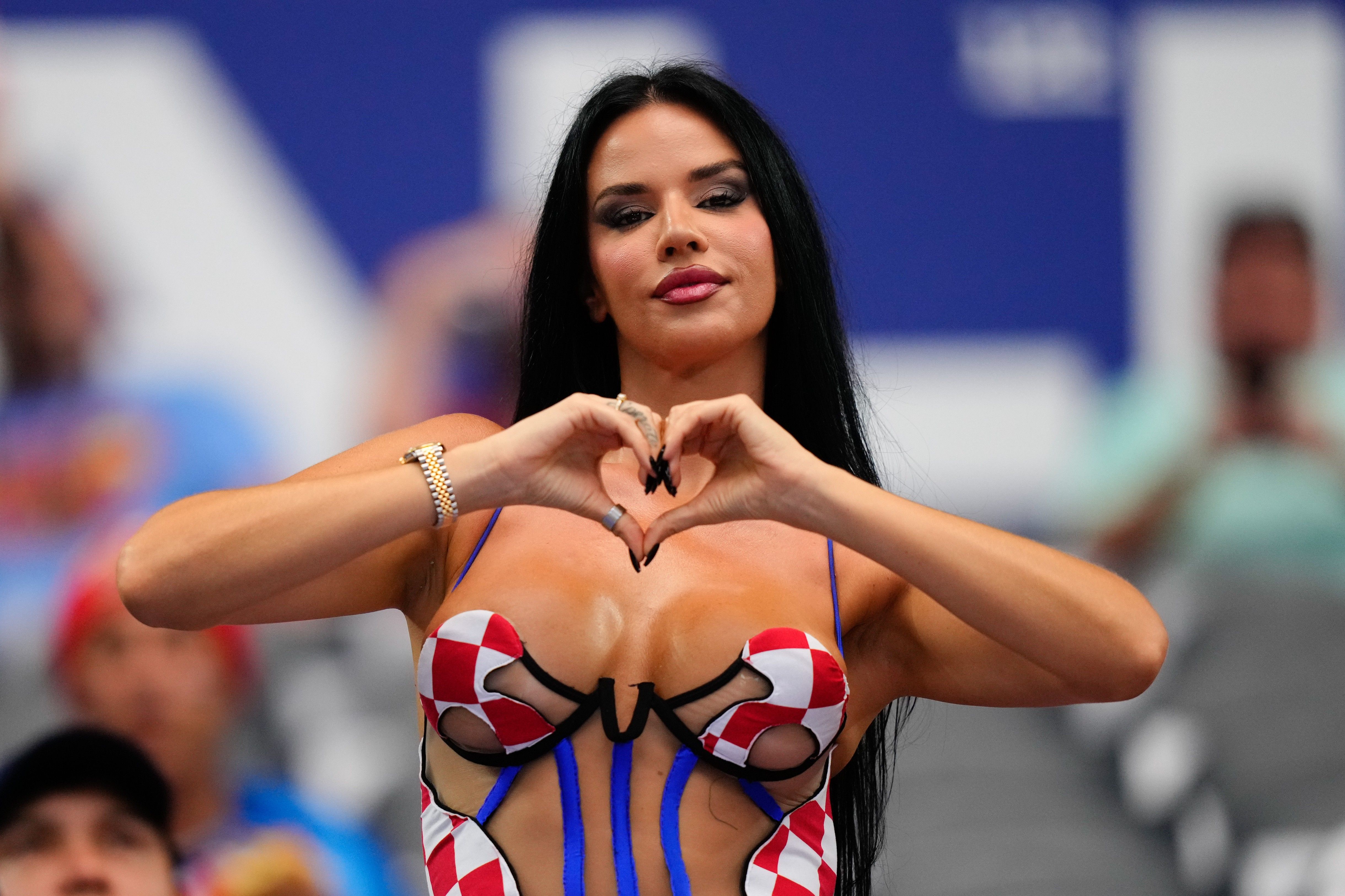 „Cea mai sexy fană din lume” a reapărut la Campionatul Mondial de Fotbal 2026. Cine este „Knöll Doll”