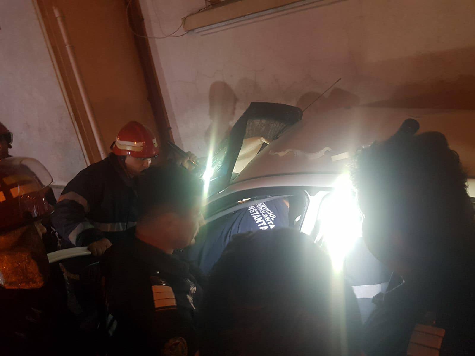 Accident în Constanța: o mașină s-a izbit în sediul ISU Dobrogea. Două persoane au murit
