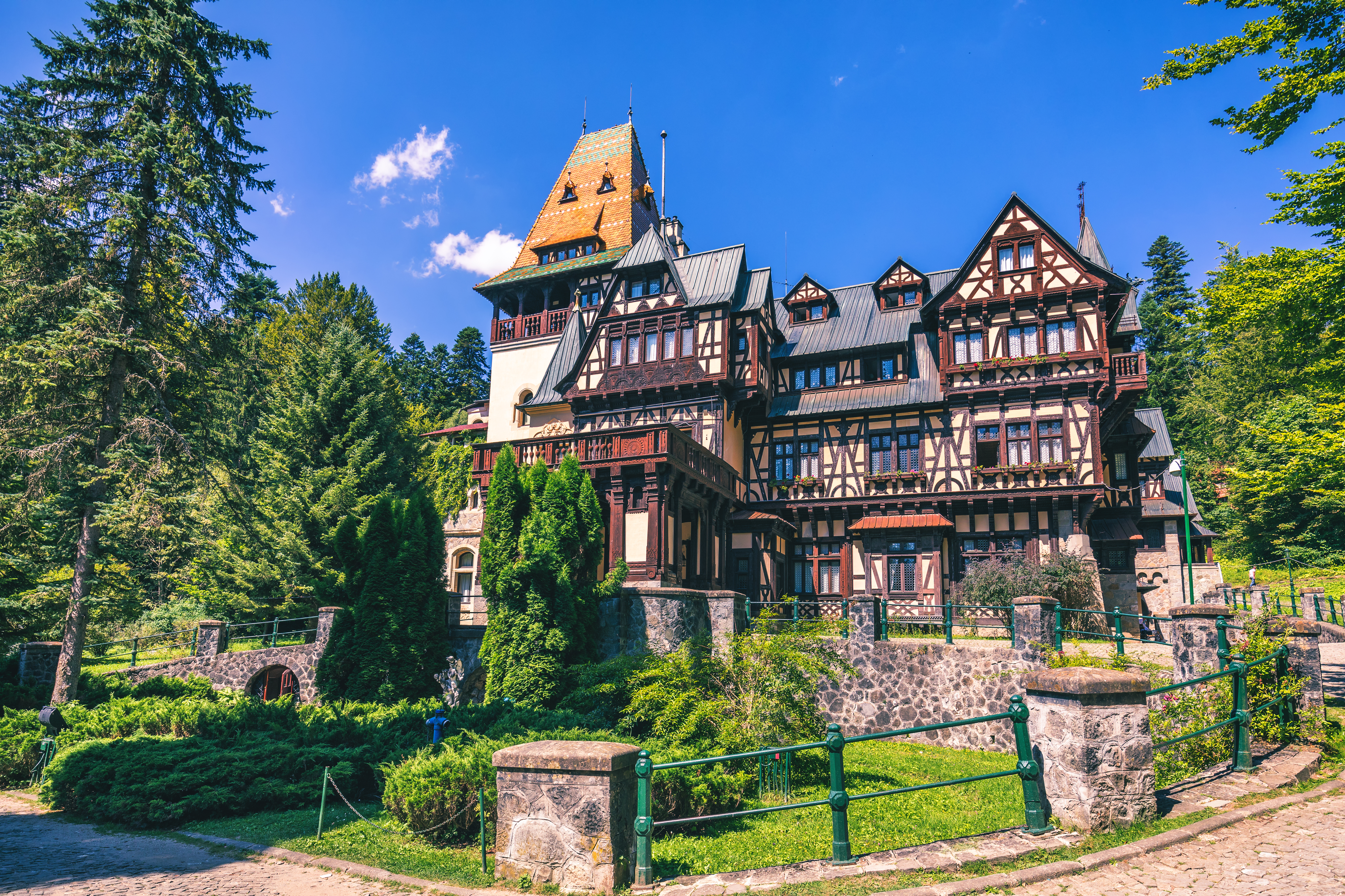 Castelul Peleș - ce poți vizita. Program, tarife și curiozități