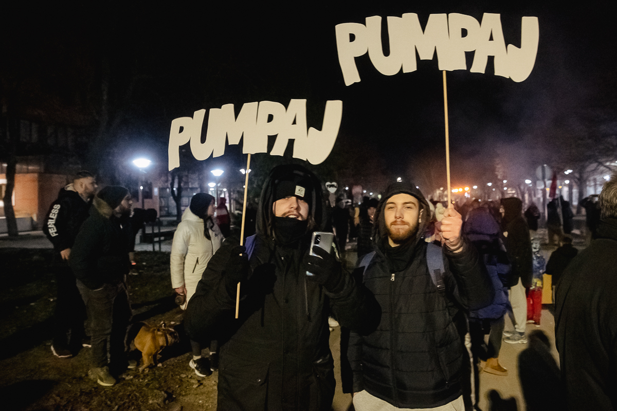 Cum protestează studenții sârbi prin marș și de ce strigă numele Laurei Kovesi