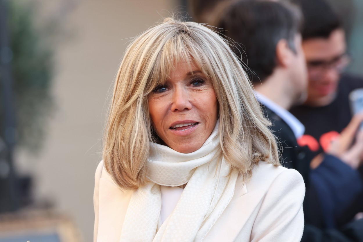 Brigitte Macron, filmată în timp ce a numit un grup de feministe „proaste nenorocite”. A fost somată să își ceară scuze