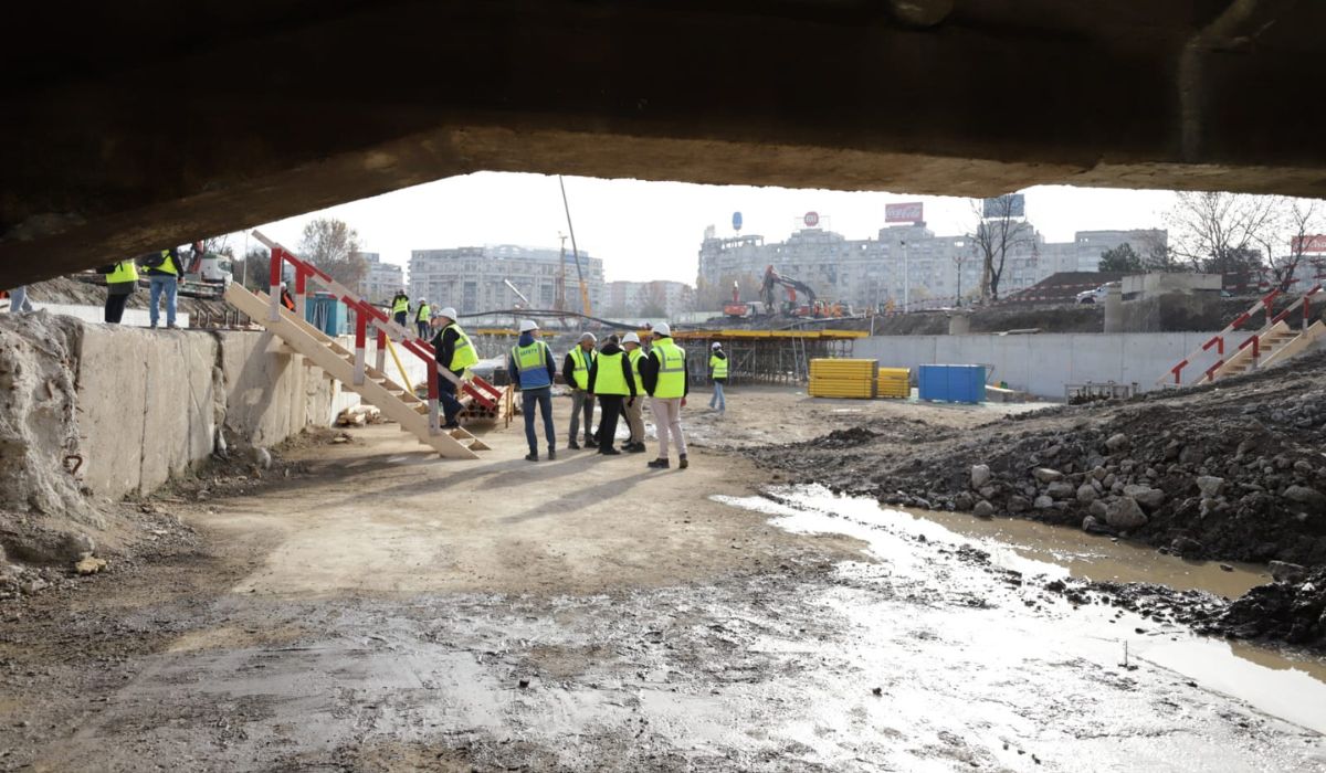 Lucrările la Planșeul Unirii se desfășoară mai rapid decât era prevăzut inițial: prima bucată a noului planșeu e deja turnată, susține Daniel Băluță