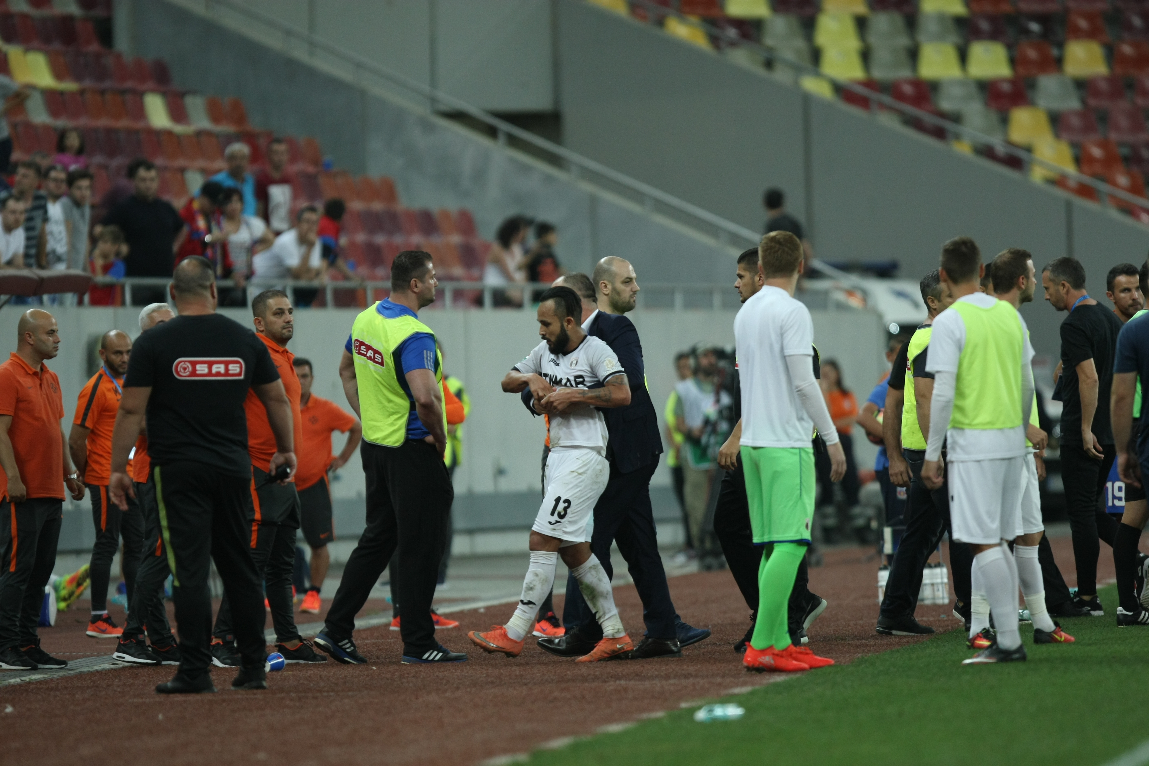 Mihai Stoica a vorbit după altercația de la meciul cu Astra: ”Am fost un miniscut uman". Ce-a zis despre Săpunaru. Reacția lui ”Săpun” | FOTO&VIDEO