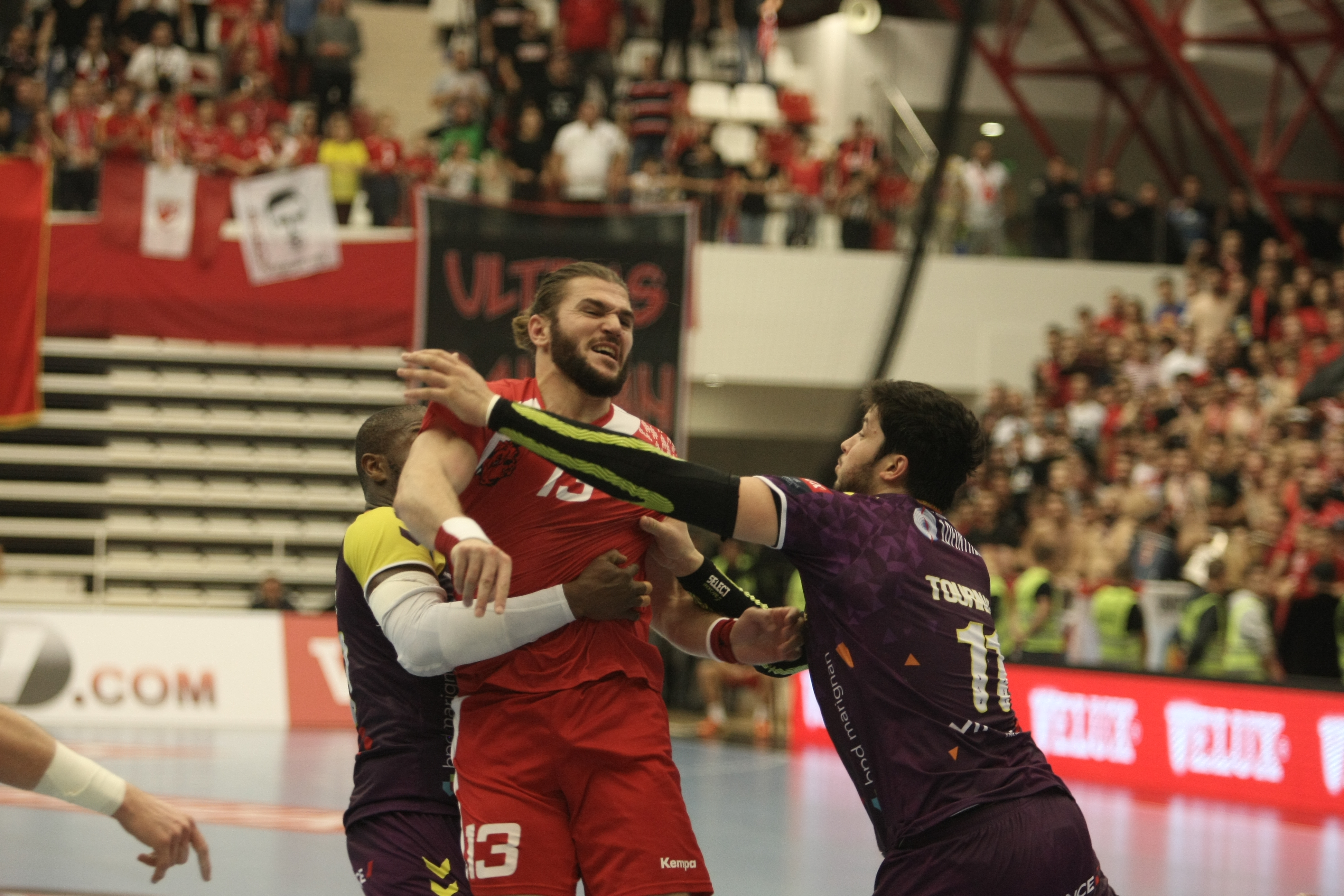 Dinamo a pierdut dramatic cu Nantes, în Liga Campionilor la handbal / GALERIE FOTO