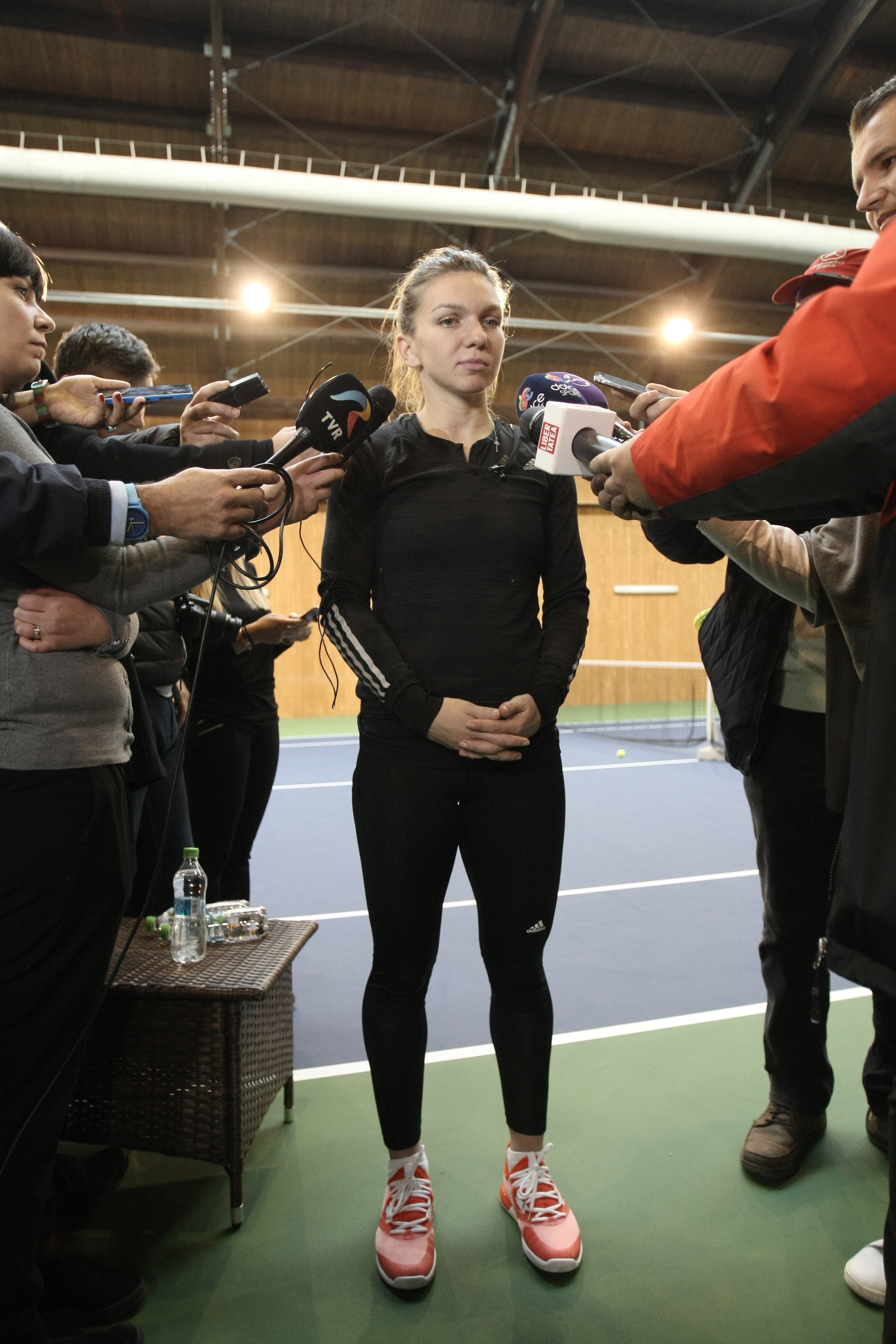 Simona Halep se antrenează în România. A primit o nuielușă de Moș Nicolae! Rămâne fără Cahill?| GALERIE FOTO