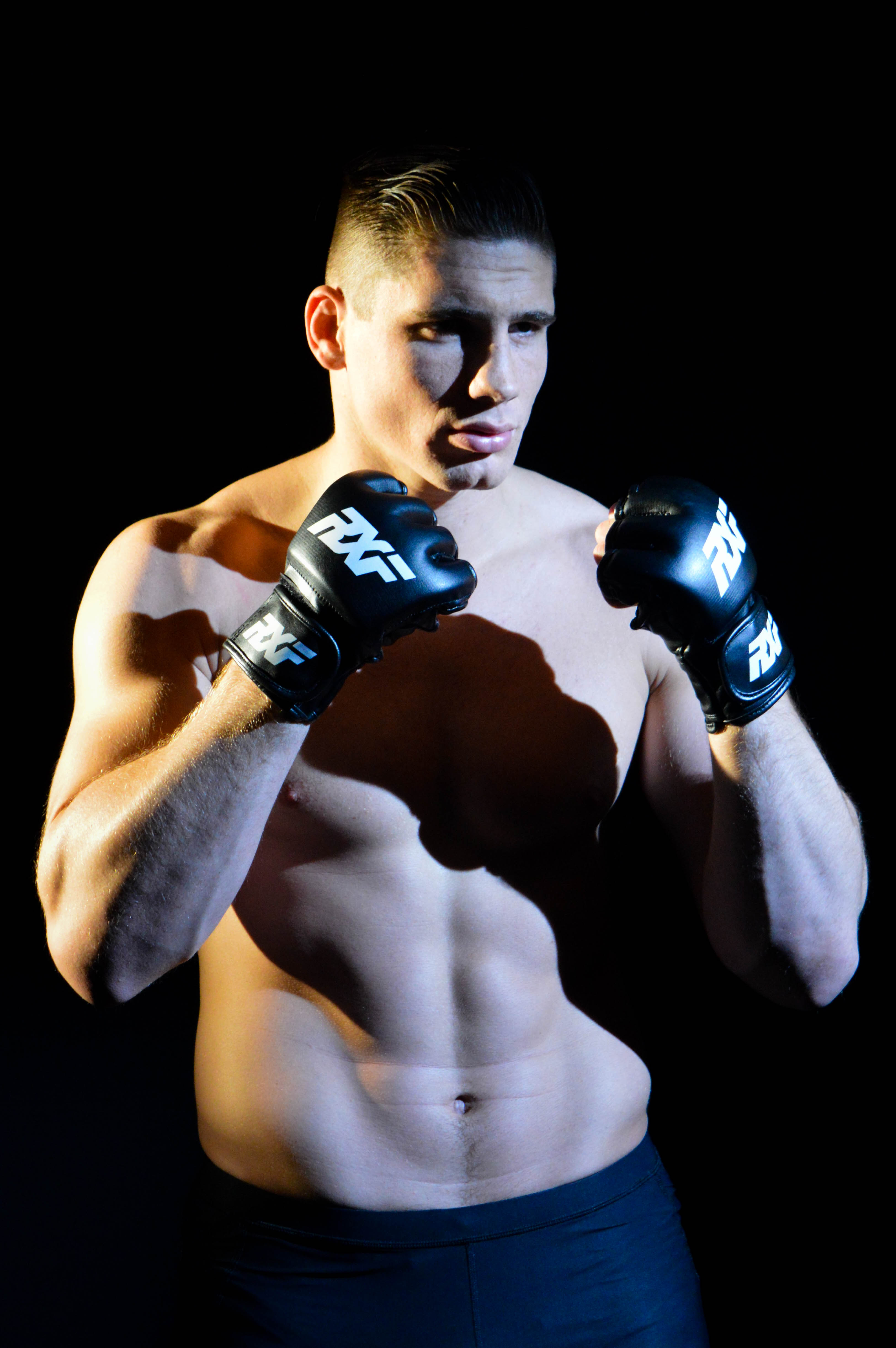 Prinţul kickboxingului, olandezul Rico Verhoeven, intră în cuşcă la RXF 20 / GALERIE FOTO
