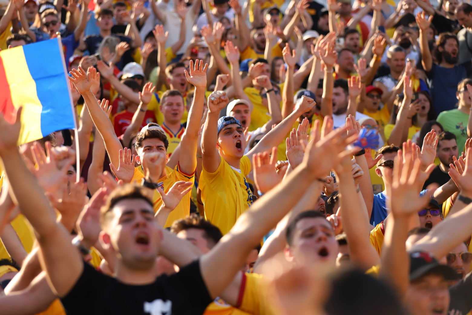 Sărbătoare și la București! Atmosferă incendiară în Piața Universității după ce tricolorii s-au calificat în optimi la Euro 2024