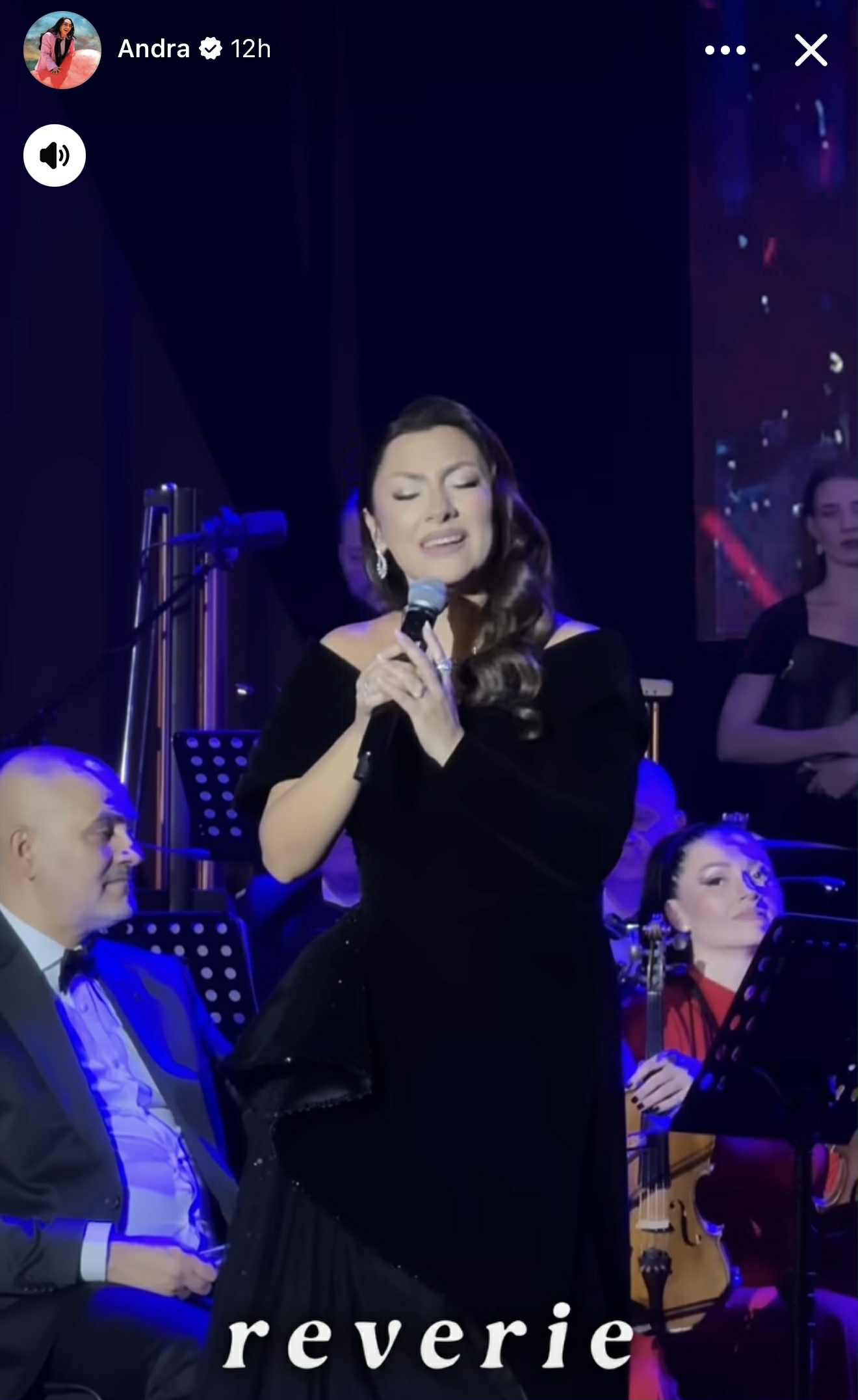 Cum au apărut Andra și Eva Măruță la concertul de Crăciun. Artista și-a dat fanii pe spate cu invitatul ei special