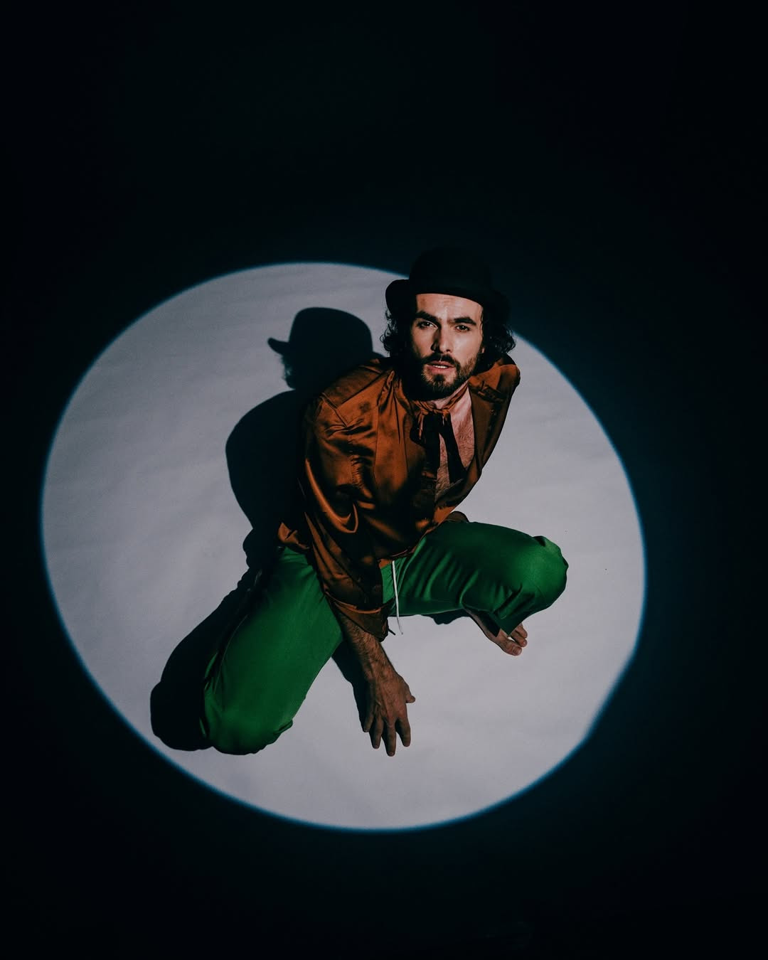 Un artist român a stat izolat 9 luni într-o cabană cu șoareci, fără conexiune cu lumea exterioară: „Învățam să trăiesc într-un ritm complet diferit”