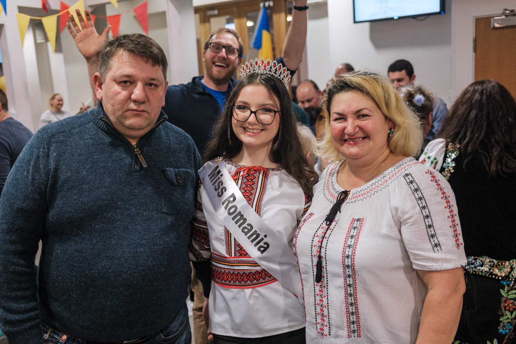 Sărbători departe de casă. La magazinul românesc dintr-un oraș din Marea Britanie, românii simt dorul. „Suntem cu inimile împărțite”