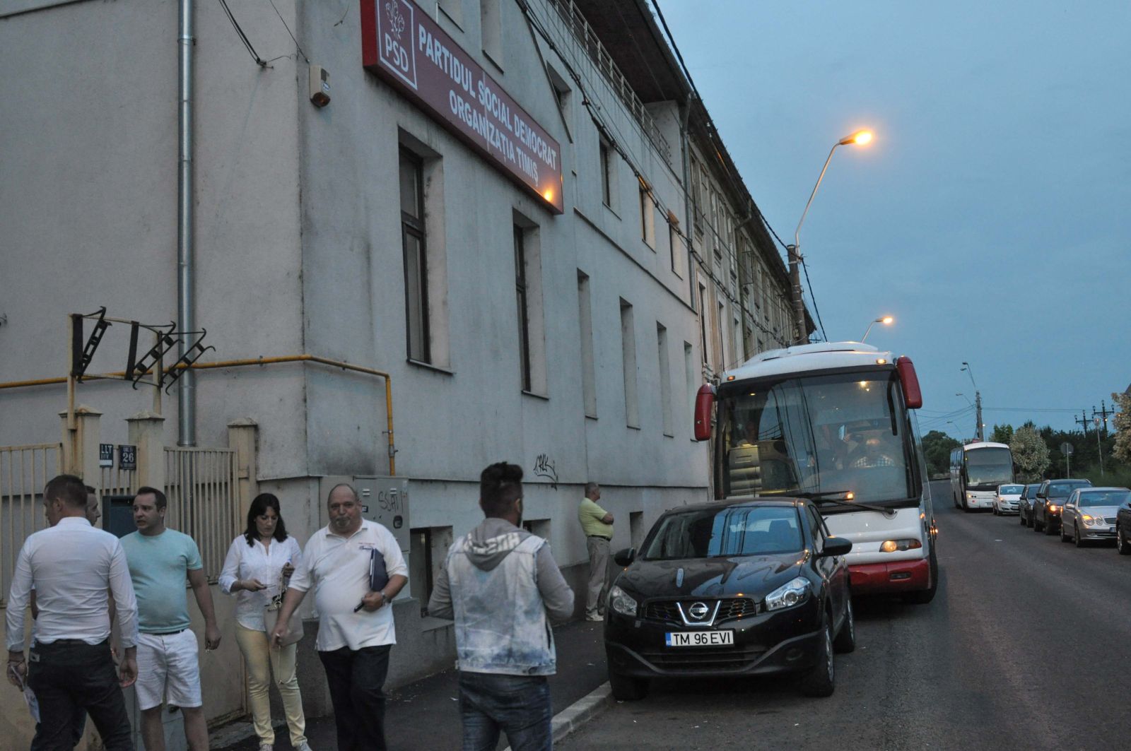 FOTO / Aproximativ 1.800 de oameni din Timiș au plecat spre București, pentru mitingul PSD. „Toader Tudorel curmă statul paralel”
