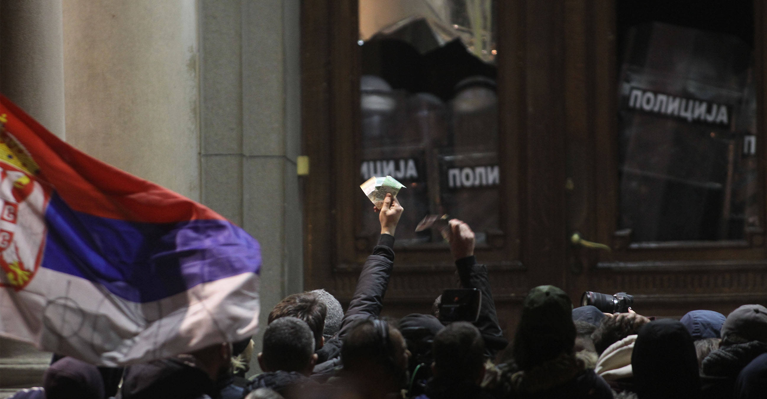 Prima întâlnire a președintelui sârb Vučić după izbucnirea revoltelor de duminică de la Belgrad: cu ambasadorul Rusiei