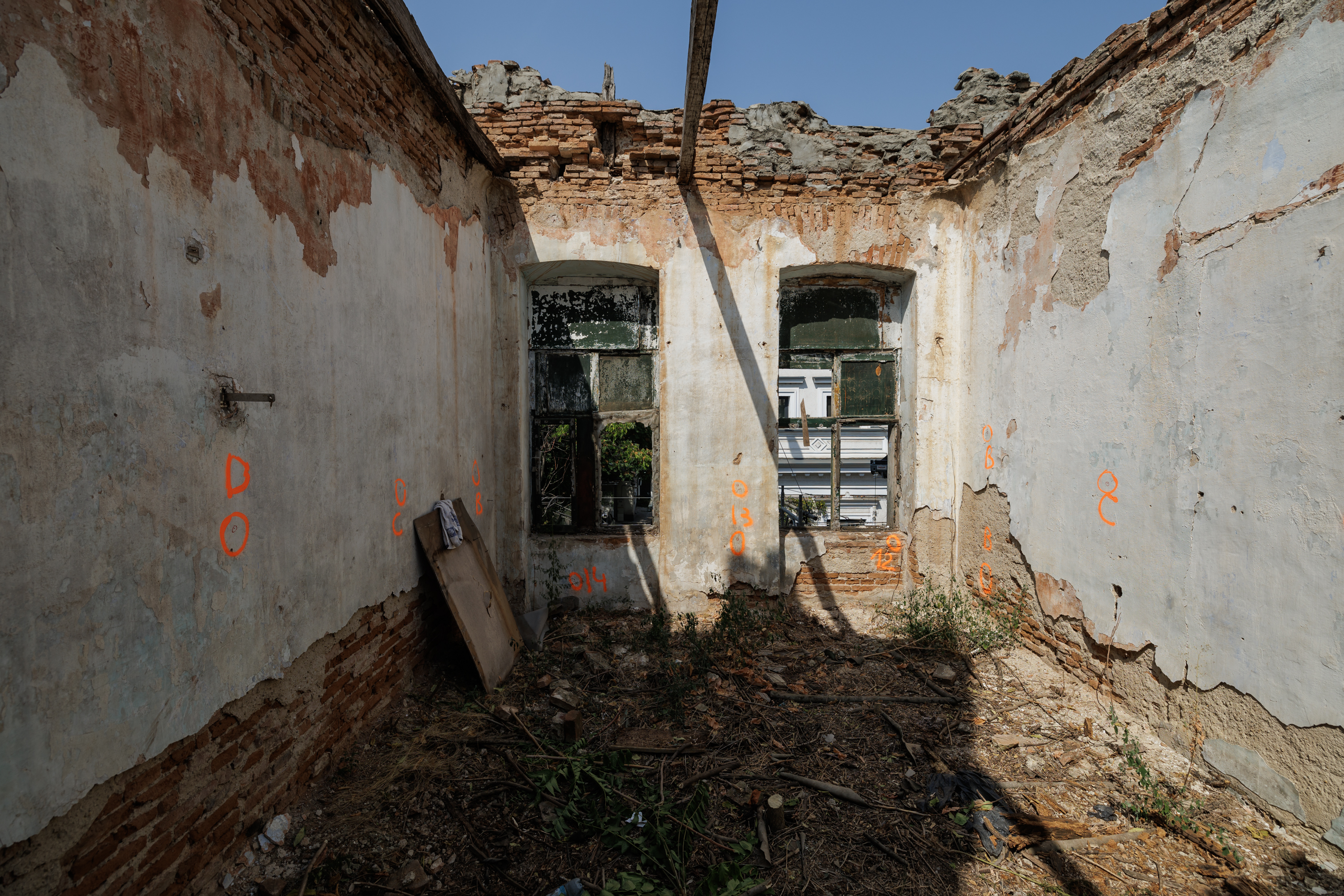 REPORTAJ. Libertatea a intrat pe șantierul de la Hanul Solacolu din București. „Era o groapă de gunoi și o bombă ecologică. Am scos două mii de tone de deșeuri”