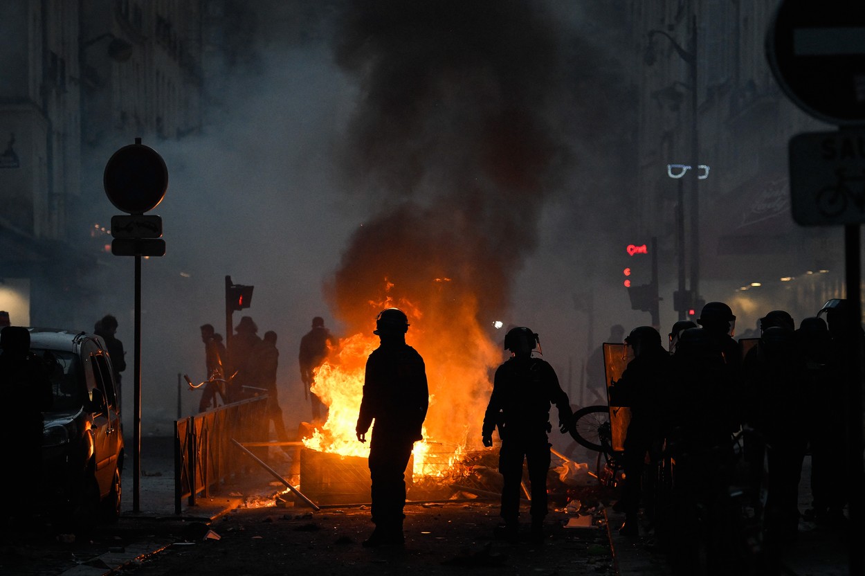 Confruntări violente la Paris între manifestanții kurzi și forțele de ordine, după atacul armat soldat cu 3 morți