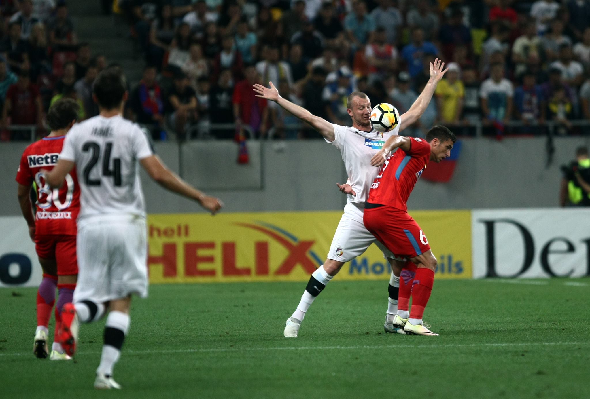 FCSB - Viktoria Plzen 2-2, turul 3 preliminar al Ligii Campionilor. Verdict amânat. Dică, trădat de apărare, l-a pierdut şi pe Budescu / LIVETEXT&VIDEO