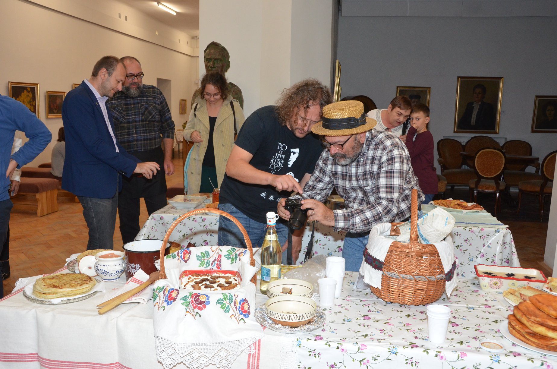 Concurs de reţete culinare din perioada comunistă, la Zalău. Printre preparate, parizerul pane şi pasta de slănină sau tortul de mămăligă cu magiun de prune