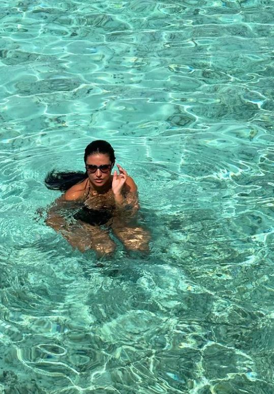 Imagini rare cu Antonia în costum de baie, după ce a zis că s-a îngrășat și are celulită
