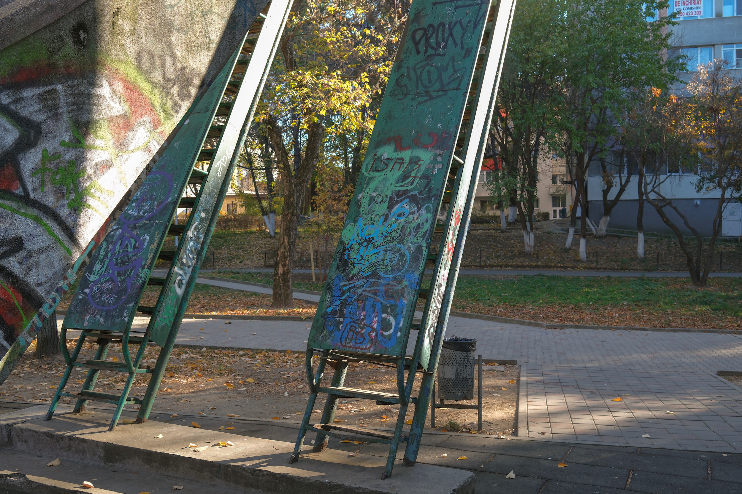 Cel mai vechi tobogan din România încă rezistă în parcul Floreasca din București. „Drumul spre școală începea obligatoriu aici”