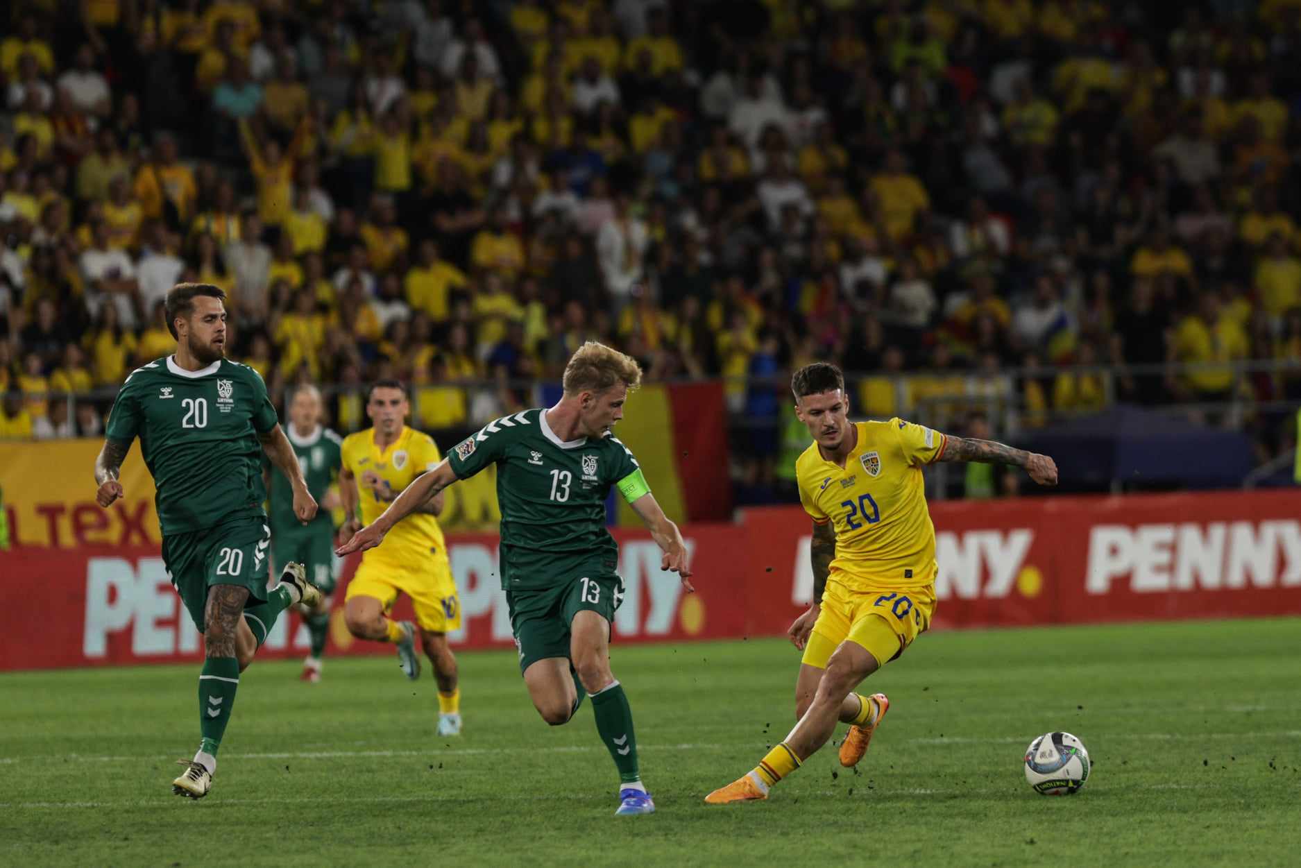 România - Lituania 3-1, în Liga Națiunilor. Schimbările lui Mircea Lucescu au adus victoria. VAR ne-a salvat de două ori