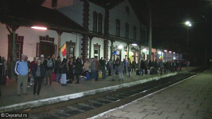 UPDATE | Trenul InterRegio 1765, Iași-Timișoara, a deraiat la ieșirea din Gara Dej. Traficul feroviar în zonă nu este afectat