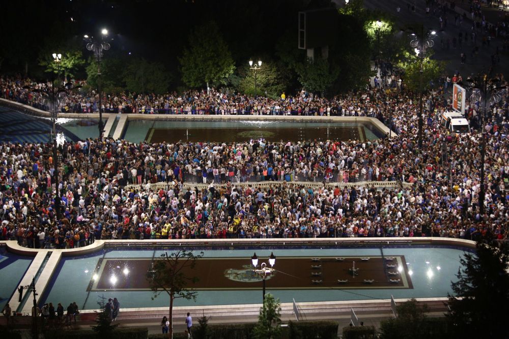 Primăria Capitalei reia show-ul "Simfonia apei" de la fântânile din Piaţa Unirii, în două seri