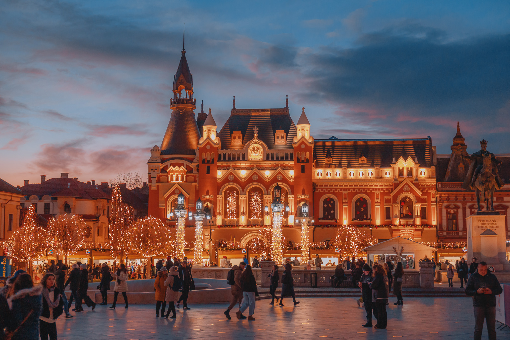 Târgul de Crăciun Oradea 2025. Miza pe artizanatul românesc, cu produse create de meșteșugari + un patinoar de 30 de metri lungime