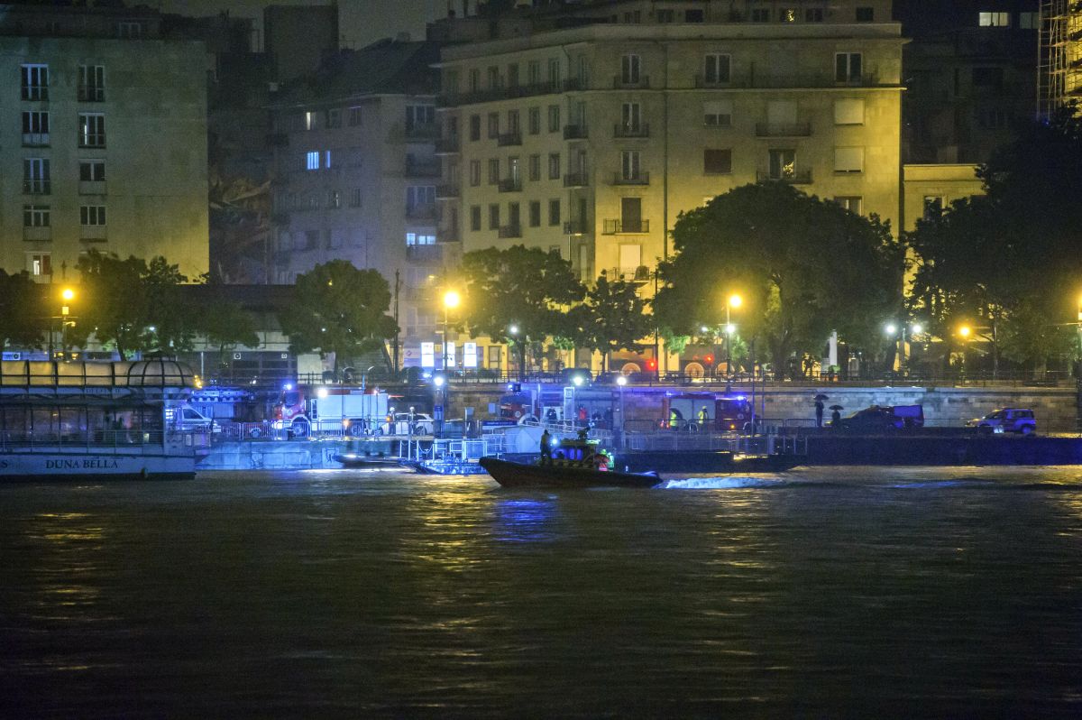 Șapte turiști au murit și alți 19 sunt dispăruți după ce un vapor turistic s-a scufundat în Dunăre la Budapesta