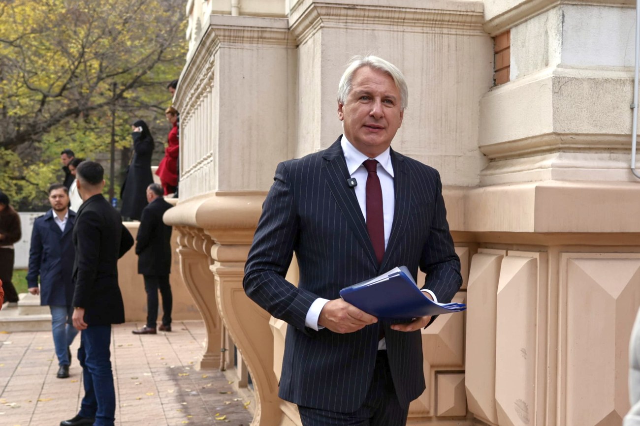 Eugen Orlando Teodorovici şi-a depus candidatura la Primăria București. A susținut că parcarea va costa un leu pe oră dacă va fi ales