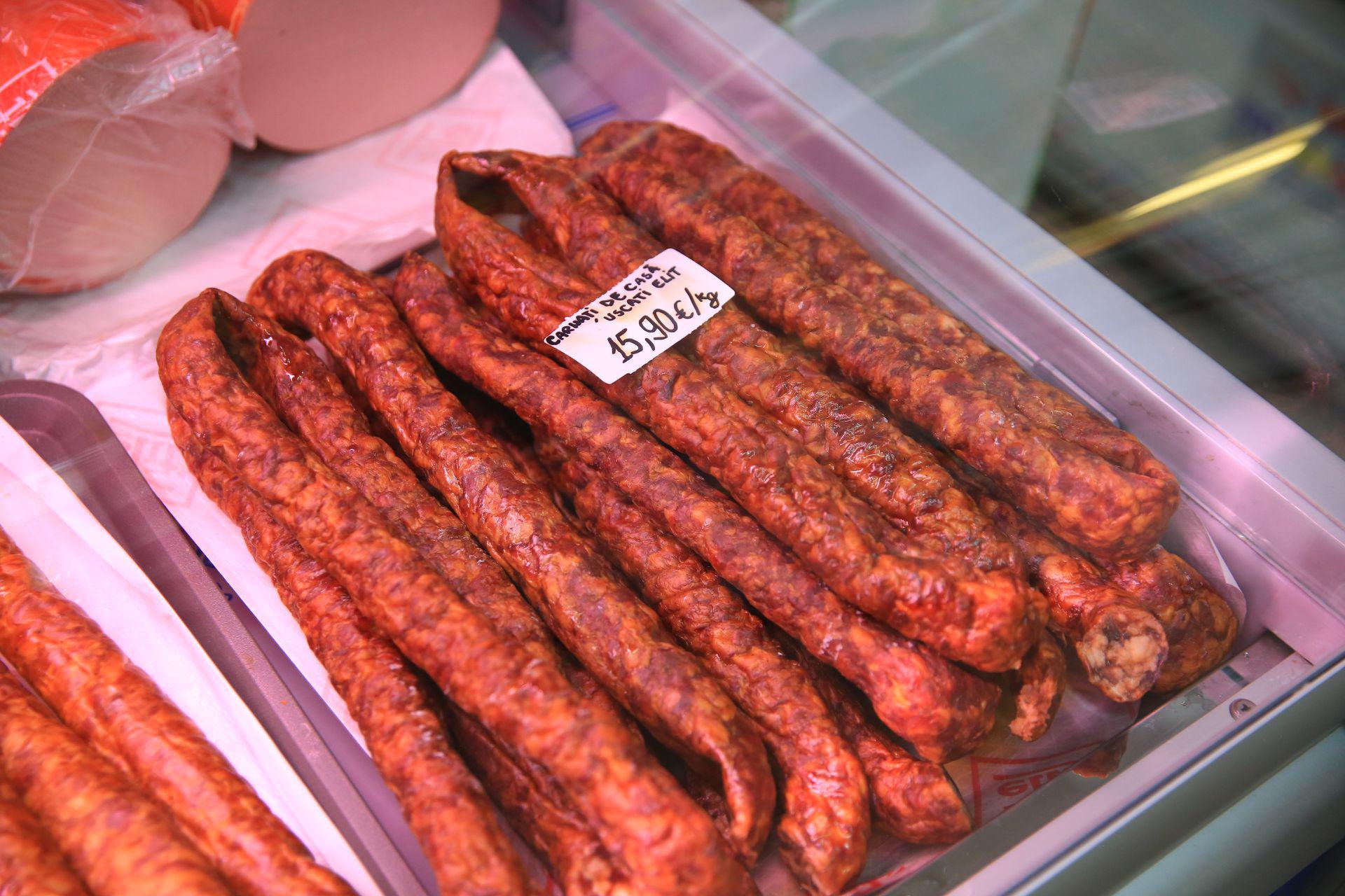 Cât costă kilogramul de urechi de porc și pateul de ficat în magazinul din Austria al unui comerciant român