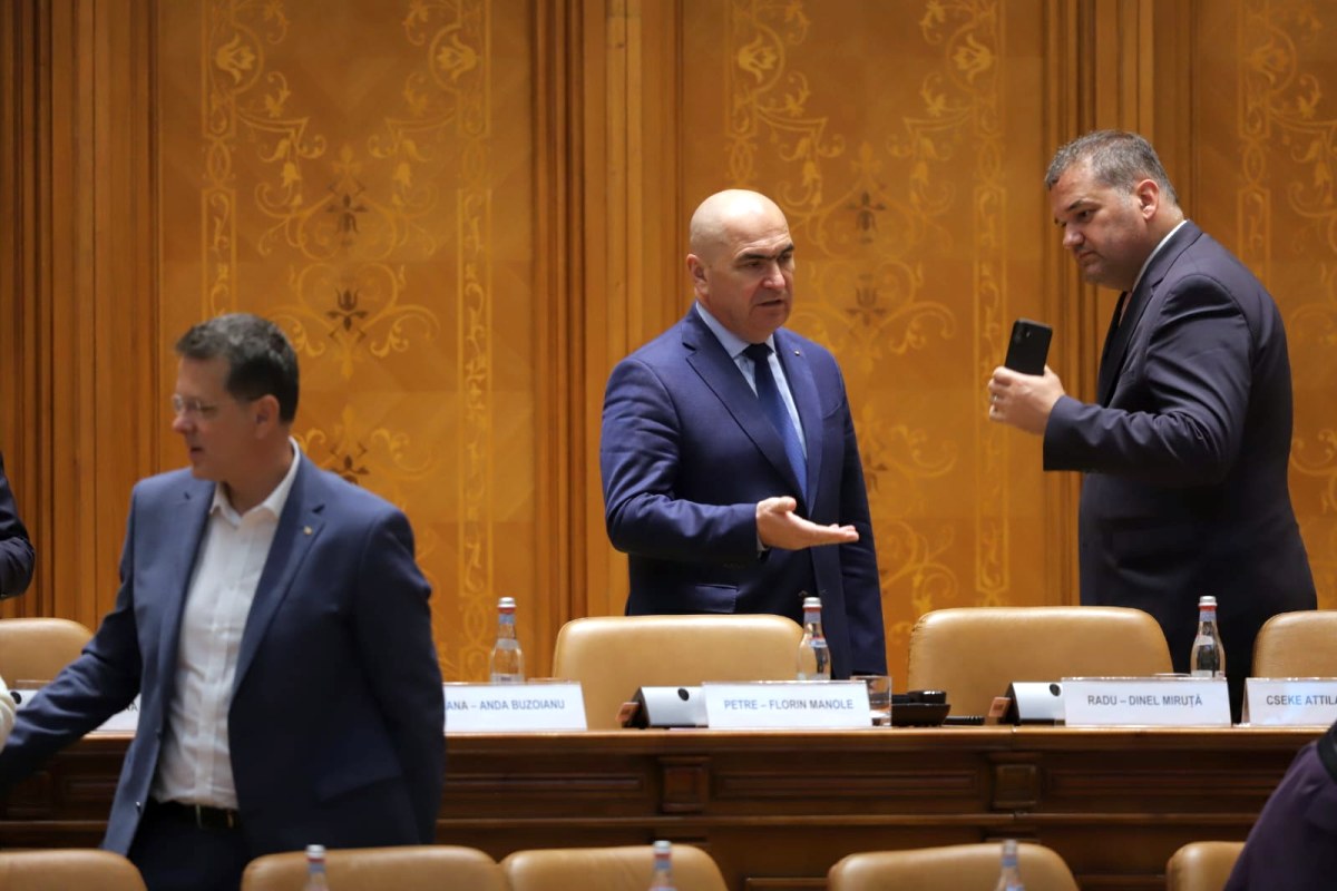 Toate cele patru moțiuni de cenzură depuse împotriva Guvernului Bolojan au fost respinse în Parlament. Ce urmează