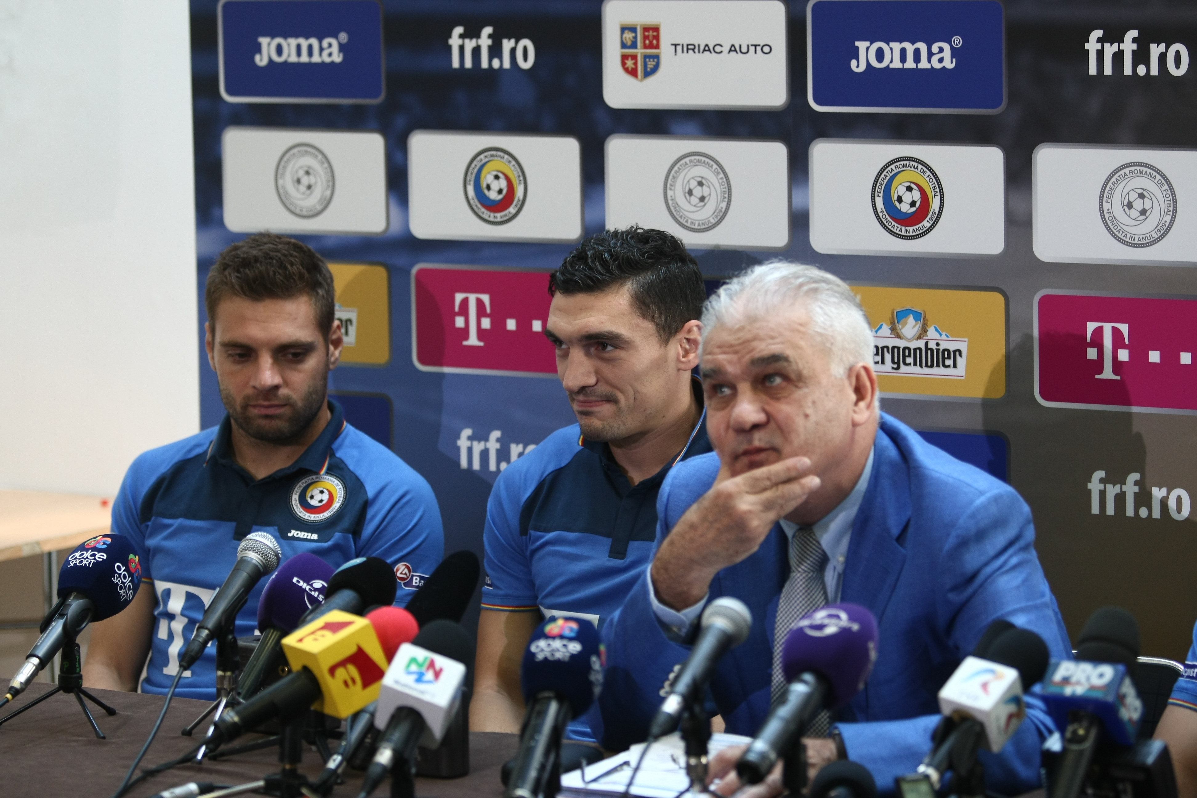 Schimb de replici fabuloase între Iordănescu și Budescu. ”Aștept să te apuci de fotbal”. ”Ce vrei, bă, cine ești?” / GALERIE FOTO