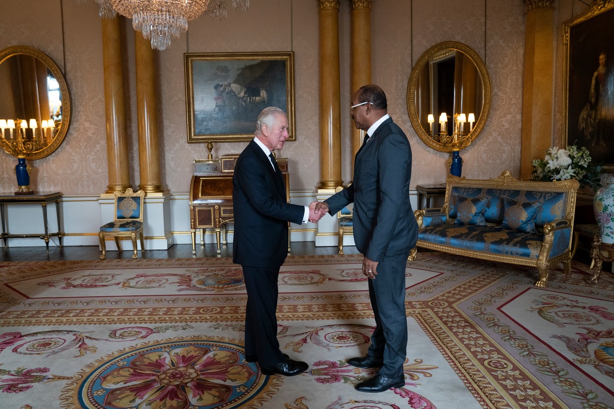 Întâlnirea ciudată pe care a avut-o regele Charles cu doar o zi înainte de înmormântarea reginei Elisabeta a II-a - presa britanică