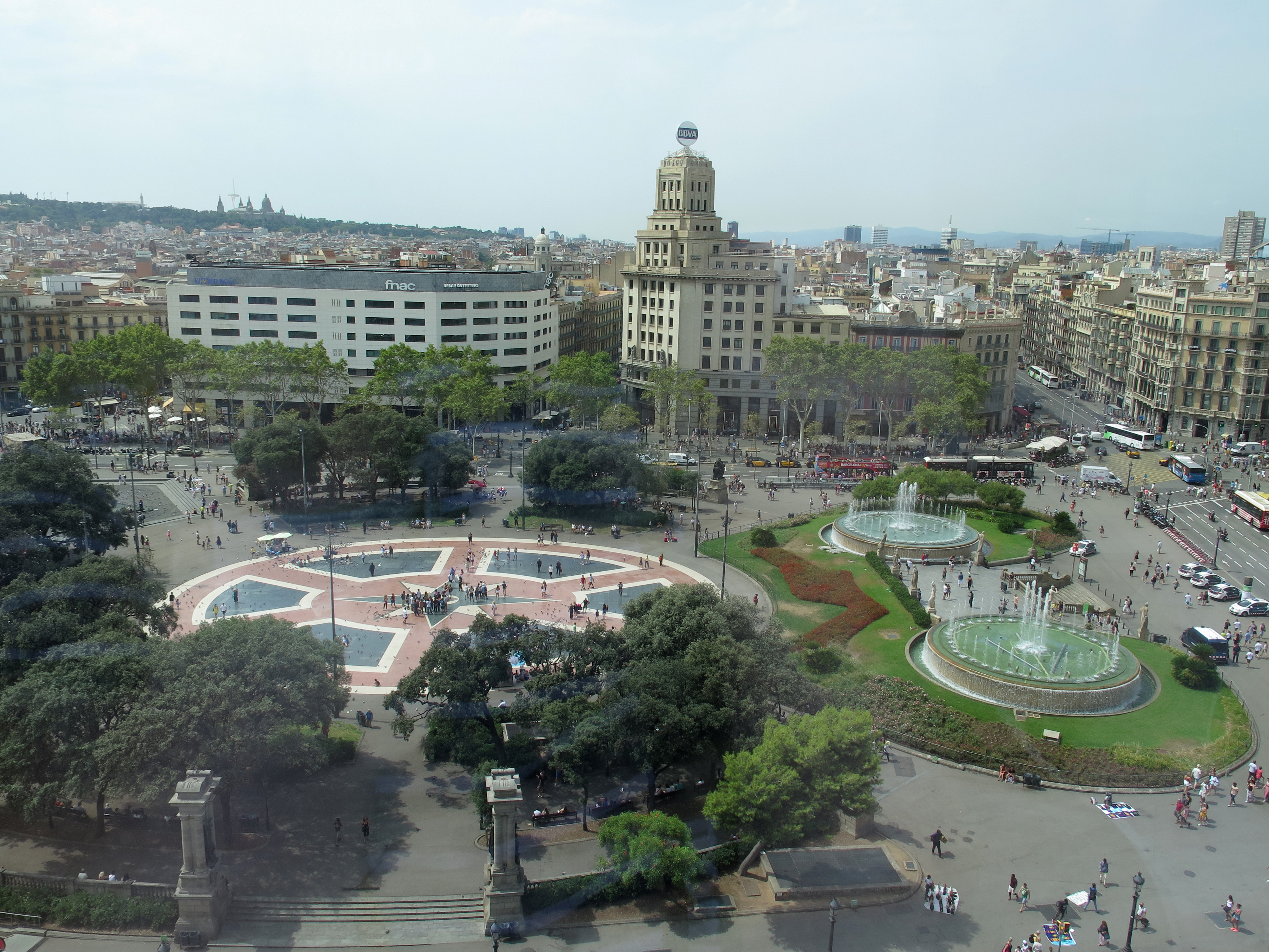 Teroare în Barcelona | Autorul atacului este în continuare căutat de polițiști. Bilanțul atentatului: 14 morți și 130 de răniți