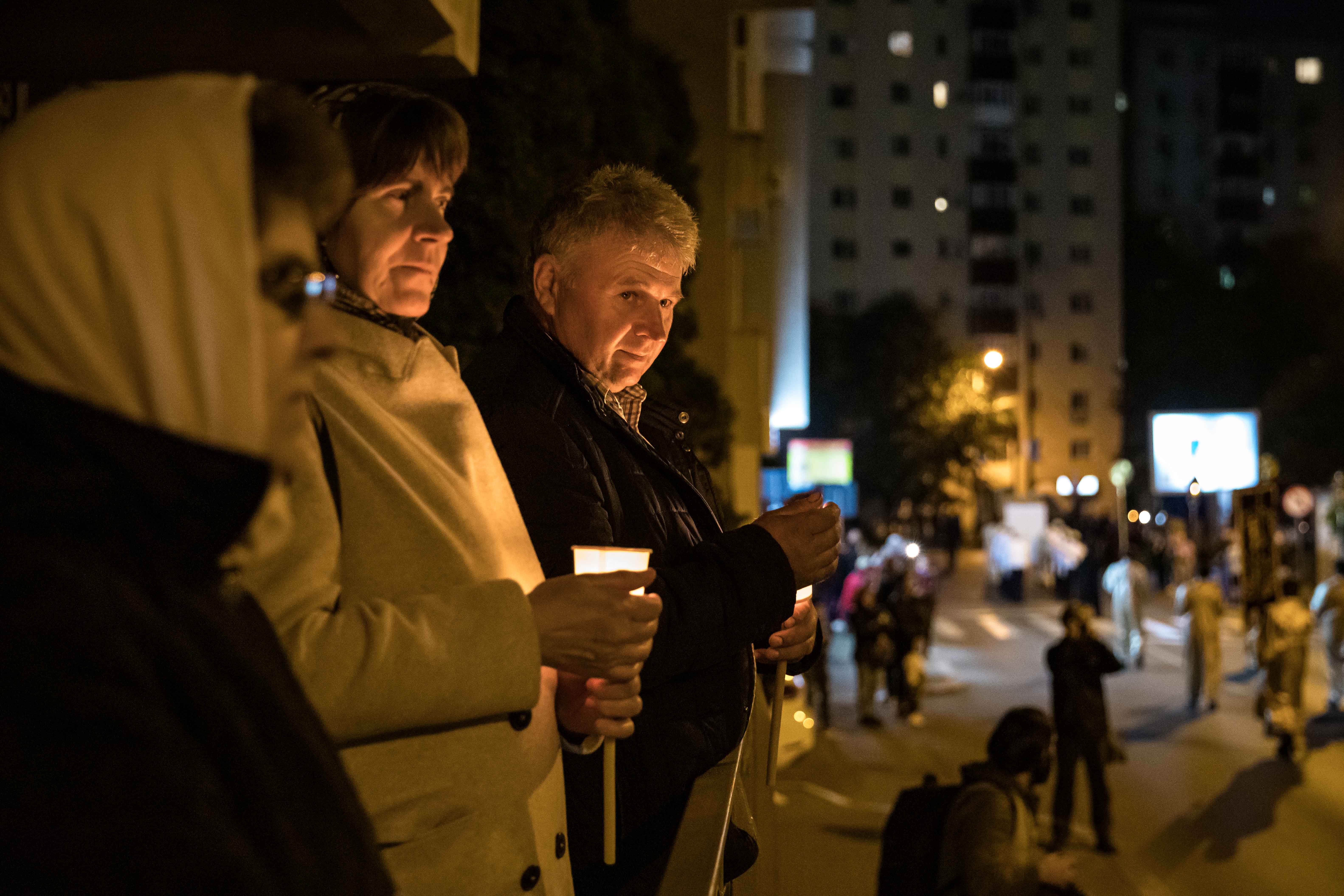 După doi ani cu restricții, moaștele Sfintei Parascheva au fost plimbate din nou prin Iași. „Ne întâlnim cu prieteni pe care nu i-am mai văzut dinainte de pandemie”