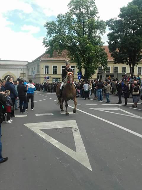 Mii de oameni au asistat la Parada Junilor la Brașov | GALERIE FOTO