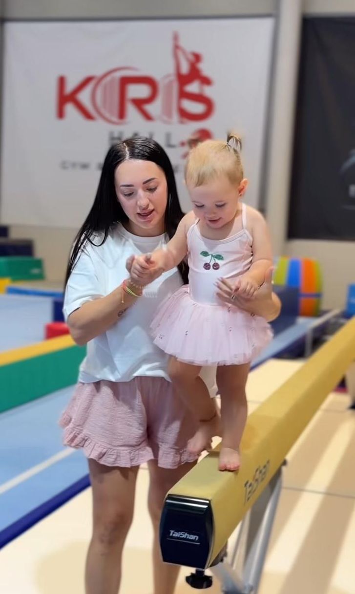 Larisa Iordache, imagini adorabile cu fiica ei pe bârnă: „Pas cu pas, descoperim bucuria mișcării”