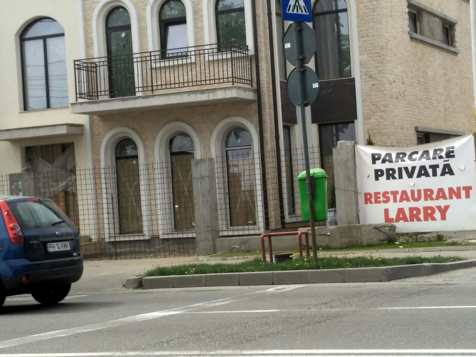 REPORTAJ: Ploiești, un oraș, două lumi total diferite: Viața în lux și viața printre gunoaie în urbea lui Caragiale/ VIDEO&FOTO