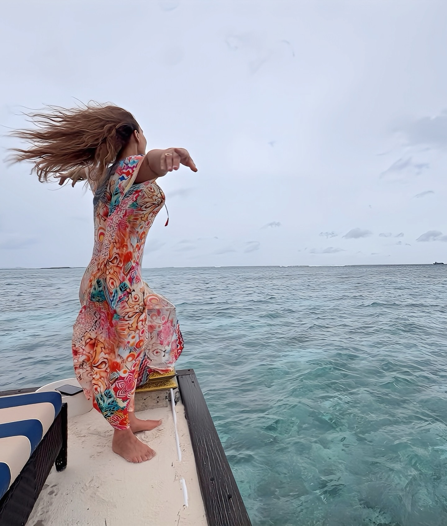 Imagini rare cu Iulia Vântur în Maldive. Vedeta a fost invitată la o nuntă. Cum arată camera în care a fost cazată iubita lui Salman Khan